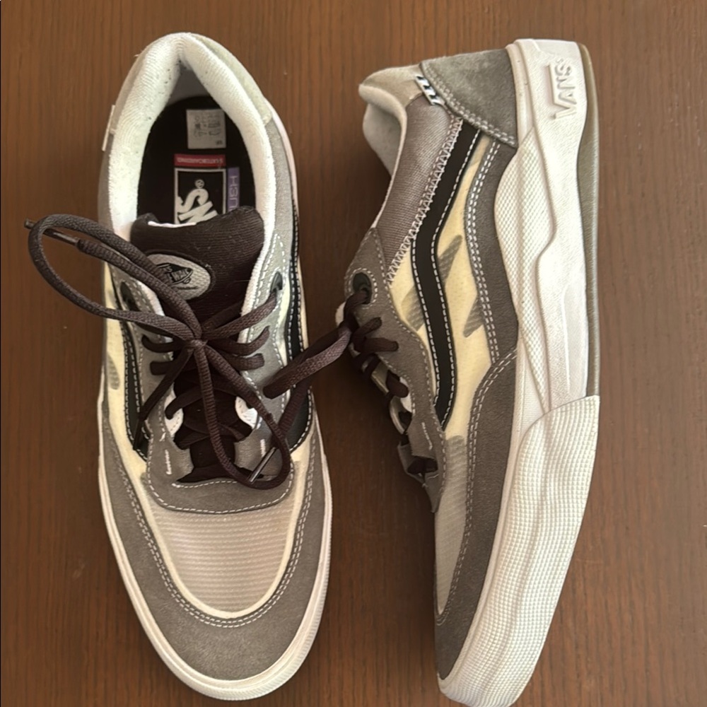 Vans Gray and White Sneakers Retro-Inspired Design